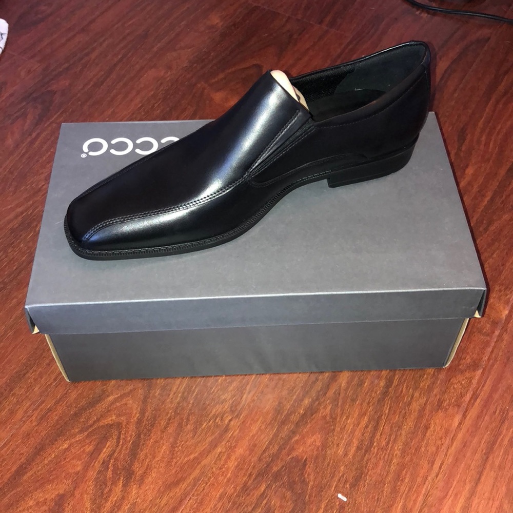 ecco Men’s Black Edinburgh slip on dress shoes